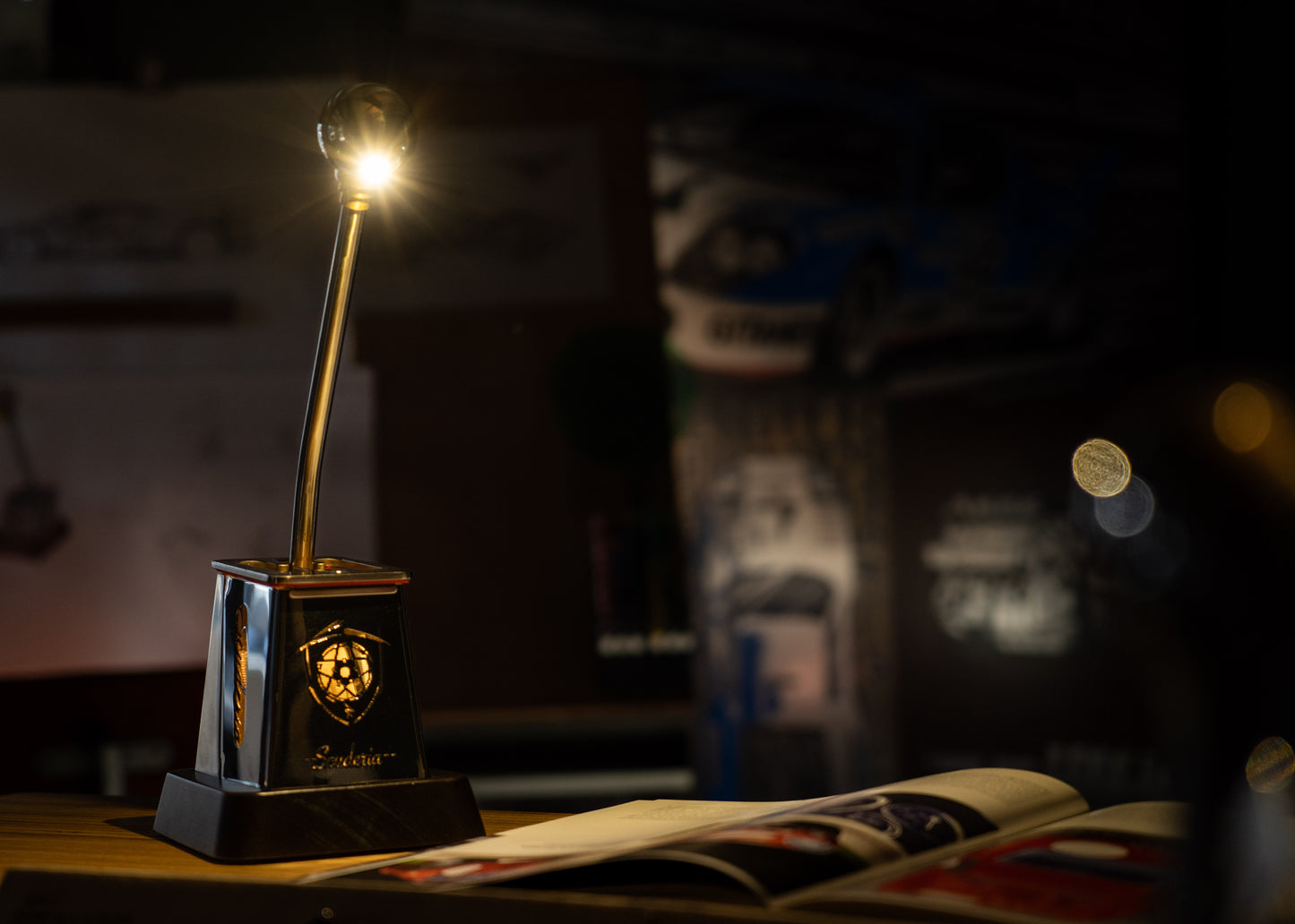 "Cambio X Shifter" - Lampe de bureau Automobilia | Edition Scuderia | limitée & numérotée 50 exemplaires monde