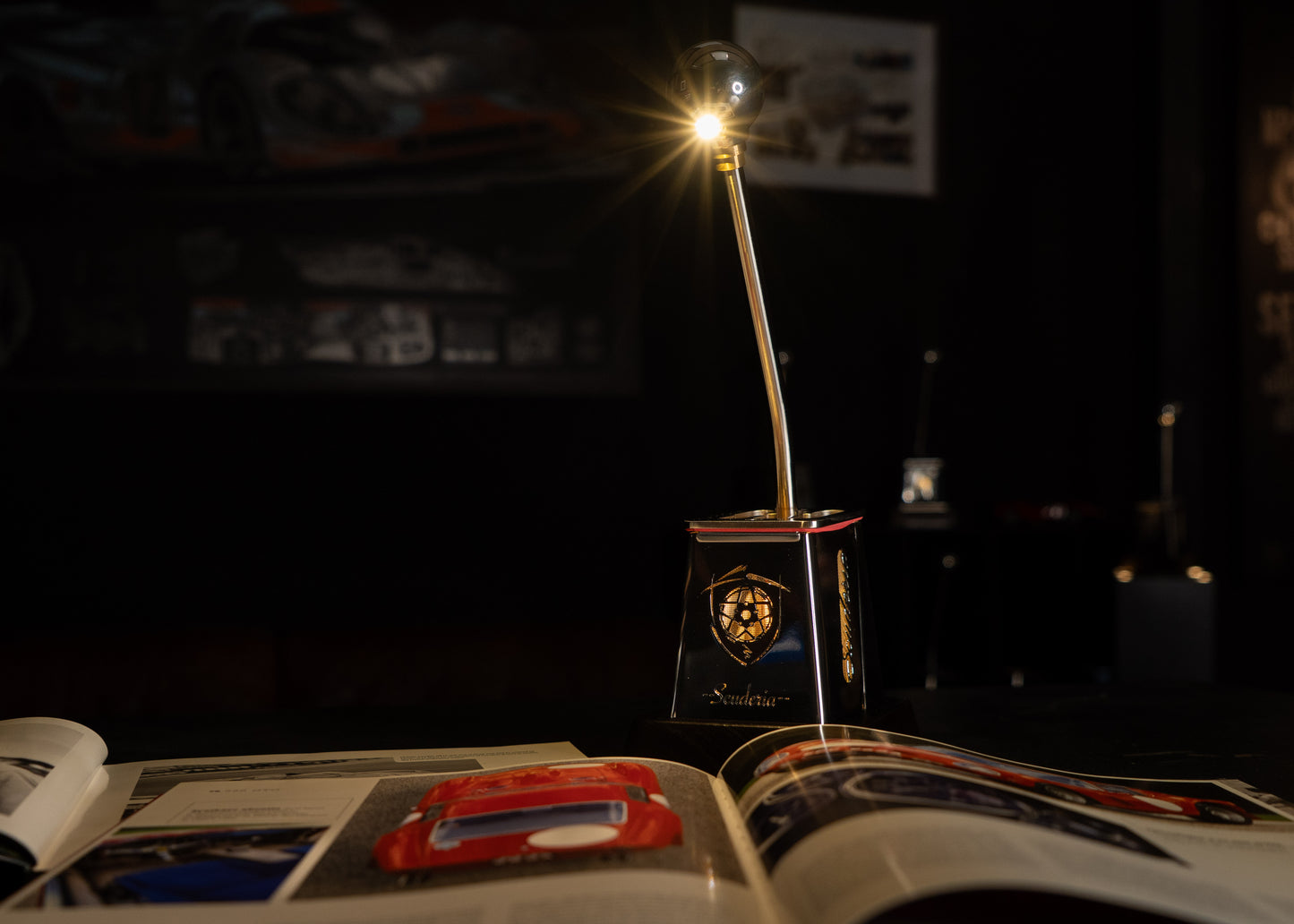 "Cambio X Shifter" - Lampe de bureau Automobilia | Edition Scuderia | limitée & numérotée 50 exemplaires monde